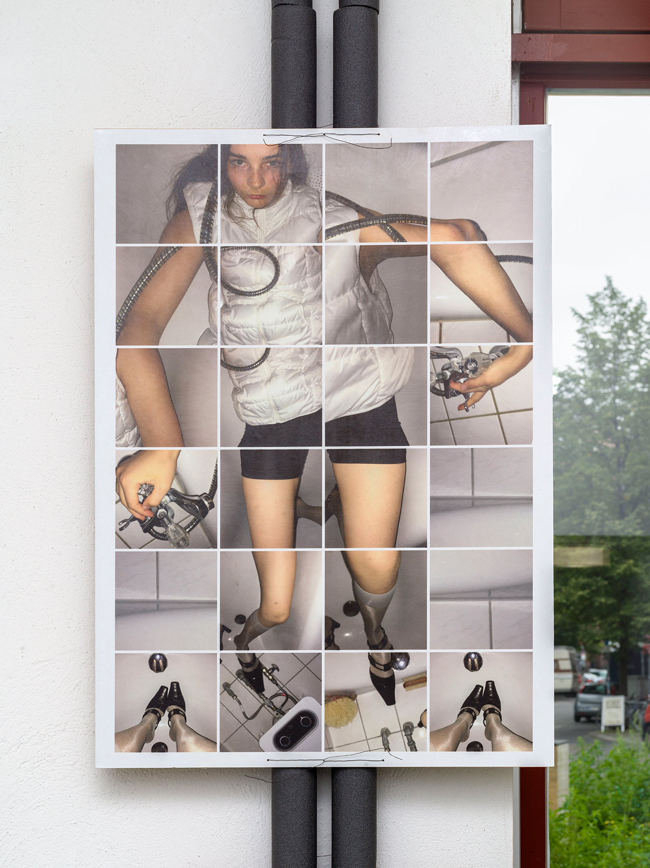 Mara Wohnhaas, “Weichspüler”, 2021, Digital print on paper, hardboard, wire, 83,5 x 59,5 x 0,5 cm, Courtesy BQ, Berlin
