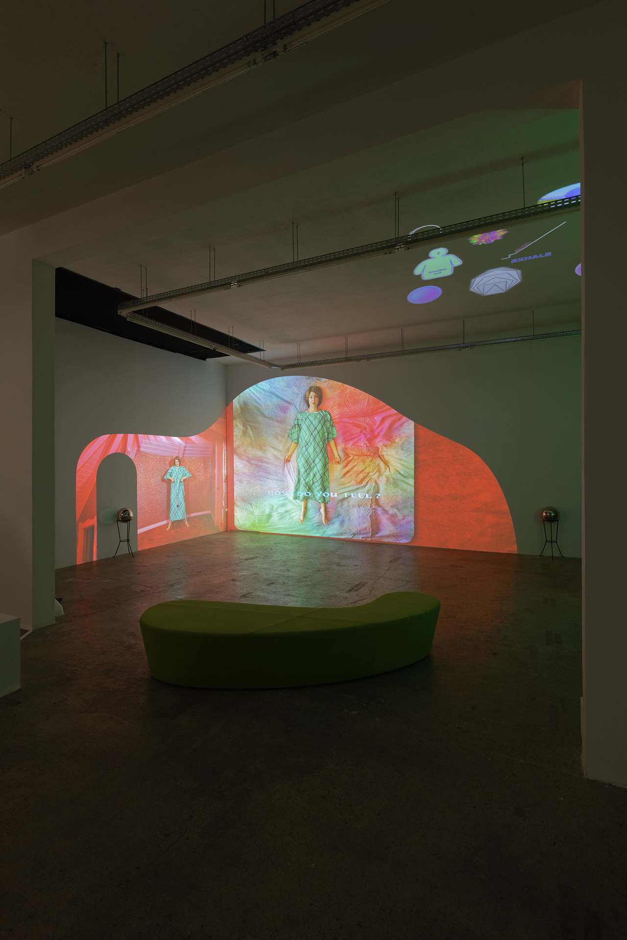 Shana Moulton, All I need is the air that I breathe, 2021, exhibition view, Crèvecœur, Paris