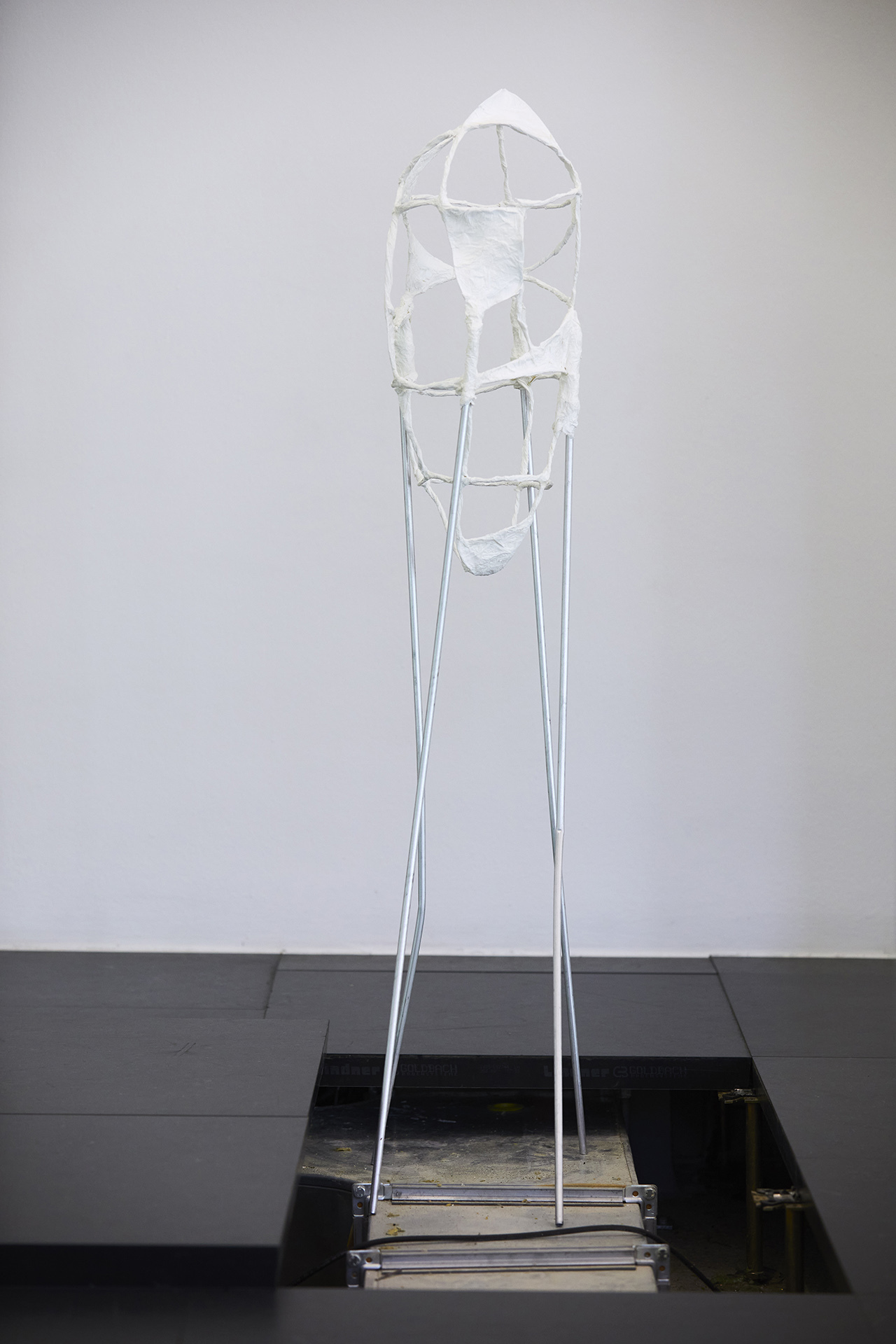 Anna Bochkova, MIR, 2021, paper, wire, aluminium pipes, 157×26×26 cm, Kunstraum Lakeside, Klagenfurt | photo: Johannes Puch