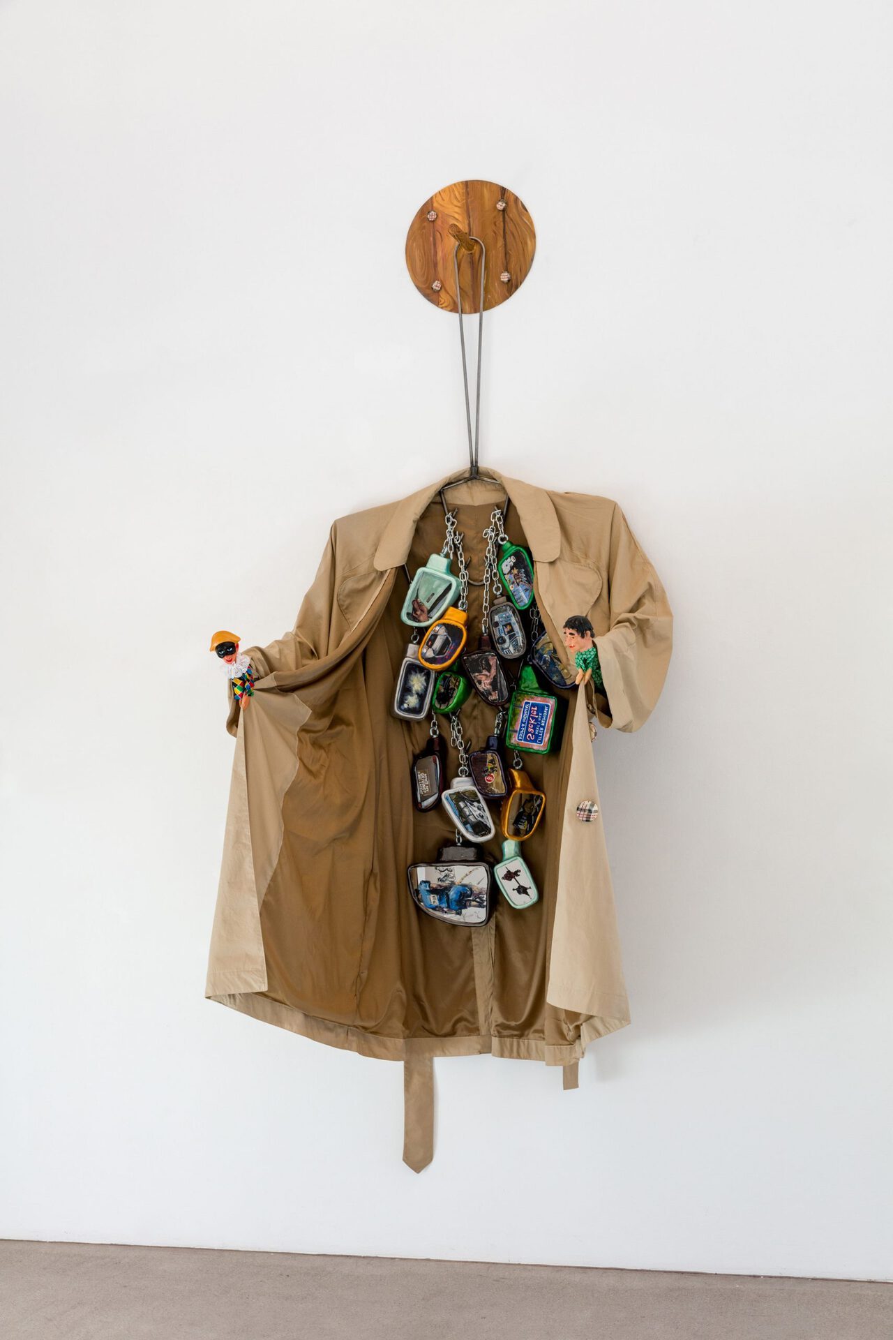 Gabriele Edlbauer & Julia Goodman, Master Manipulator, 2021, mixed media