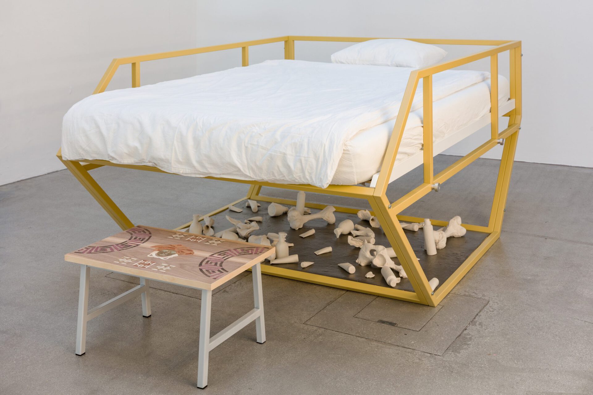 Gabriele Edlbauer, Rost Stinkt Rundum Muldenservice, 2015-2021, painted steel, ceramics, foam, fabric filler aluminium, mattress, cover, pillow, wood