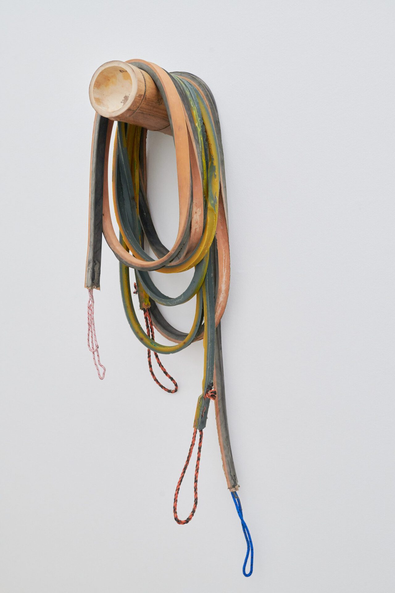 Liesl Raff, loop 2, 2021, Latex, rope, bamboo, 145, 45, 30 cm