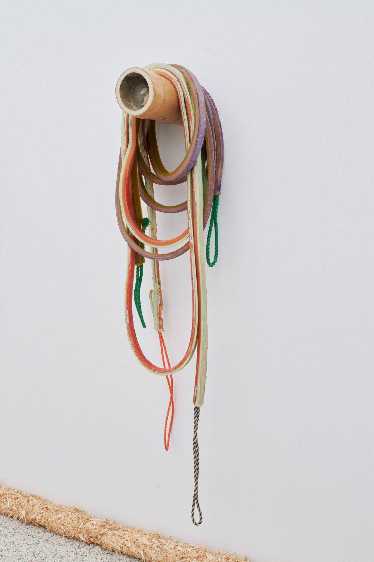 Liesl Raff, loop 1, 2021, Latex, rope, bamboo, 180 x 45 x 32 cm