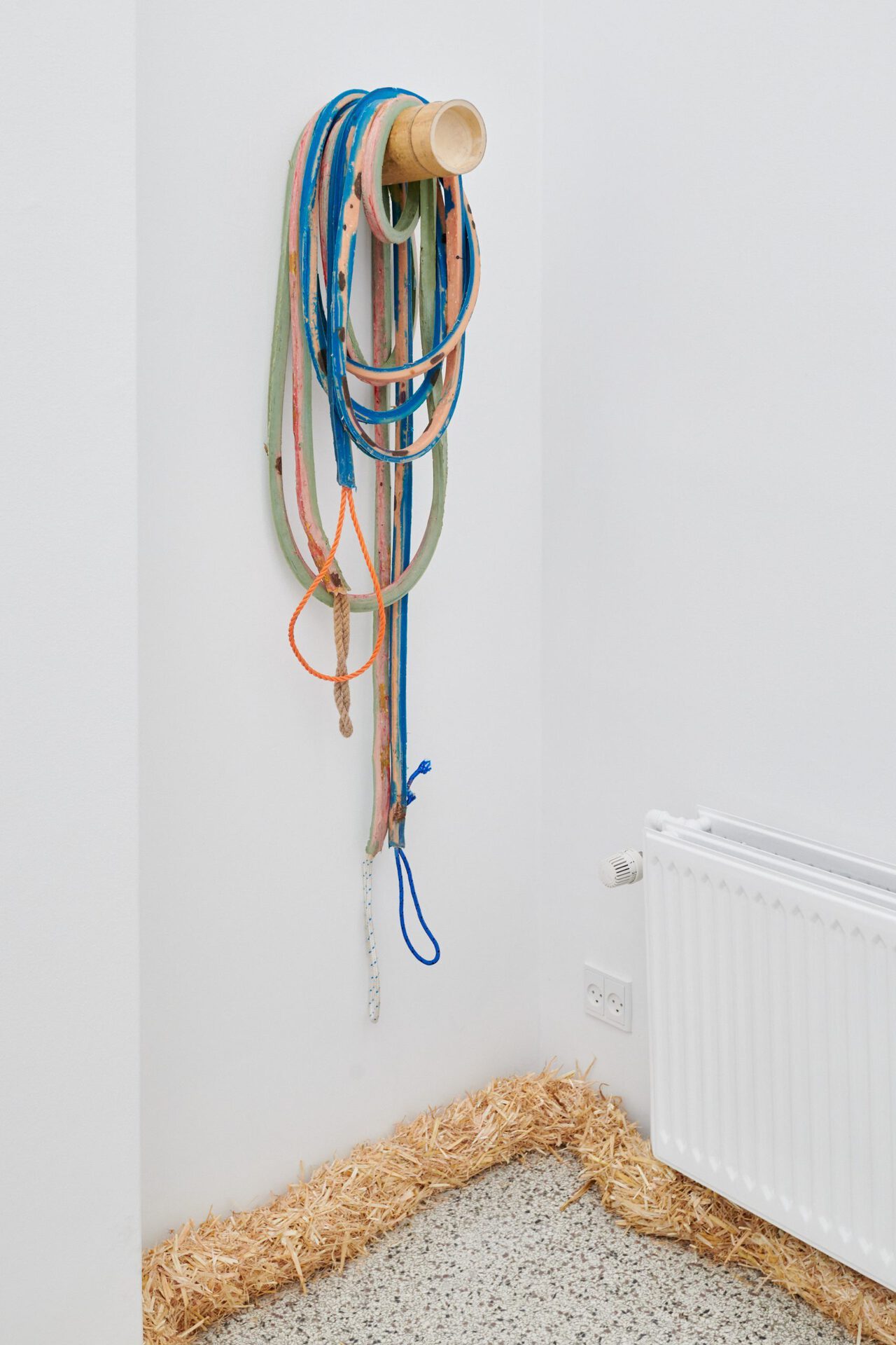 Liesl Raff, loop 3, 2021, Latex, rope, bamboo, 150 x 35 x 30 cm