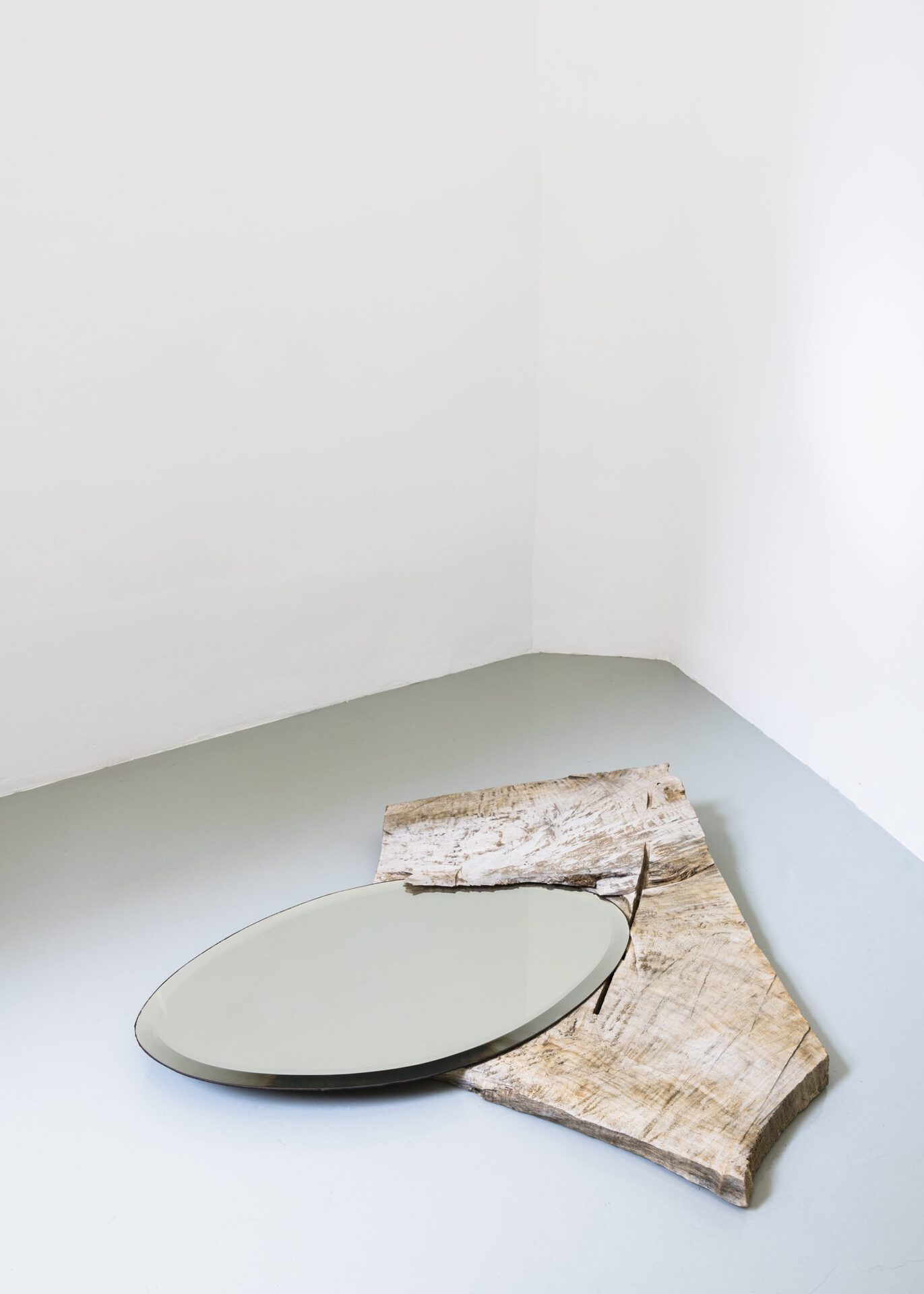 Bernhard Walter, ›Psyche‹, poplar wood and mirror, approx. 100 x 100 x 6 cm, 2021