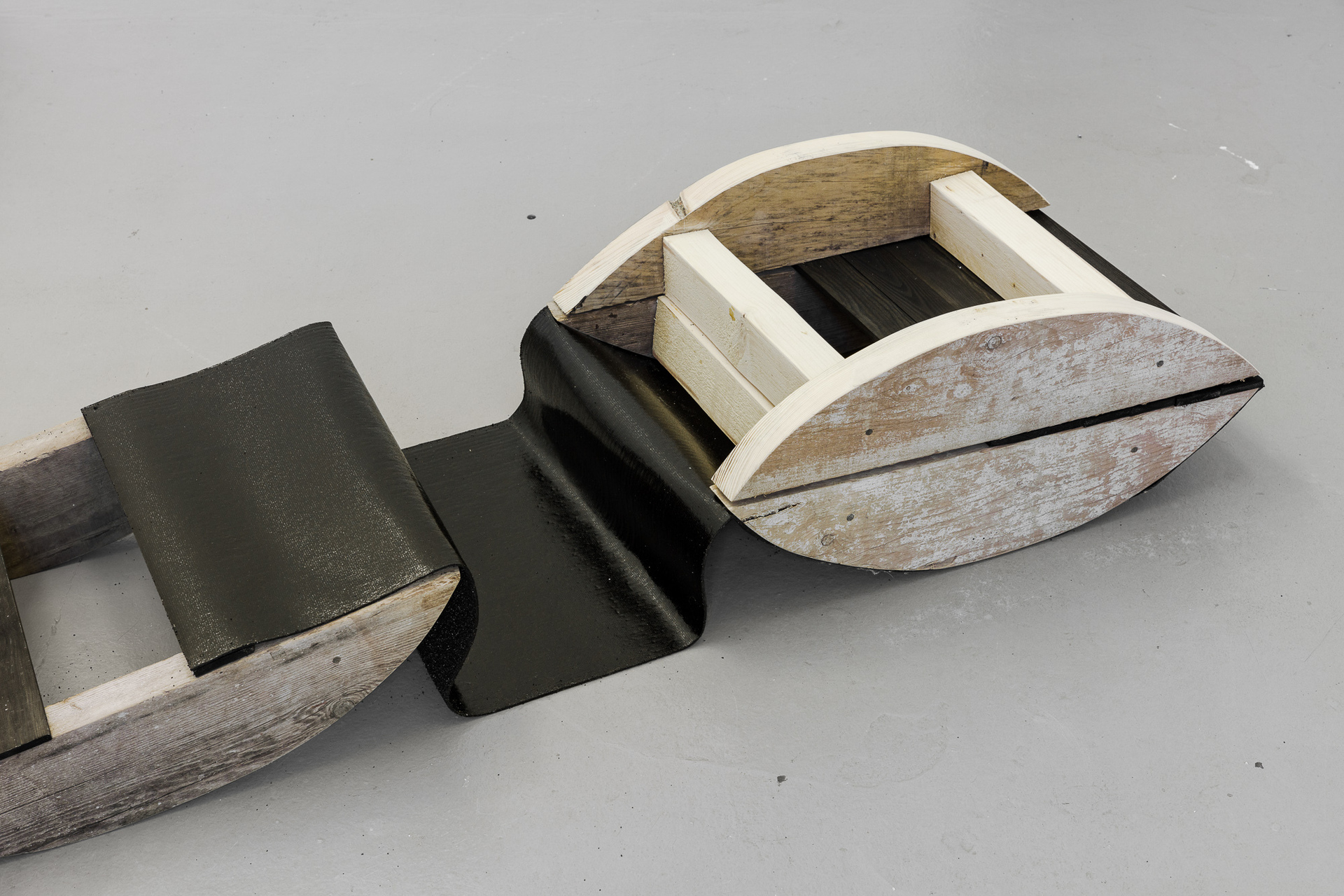 Johanna Cahrlotte Trede, A pack starts with Three, 2021, Wood, tar paper, each 14x65x50, _002_