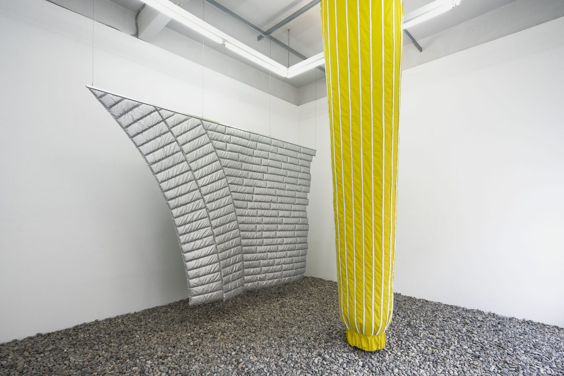 Installation view: Christin Kaiser, "Künftige Ruinen", Åplus Berlin, 2021