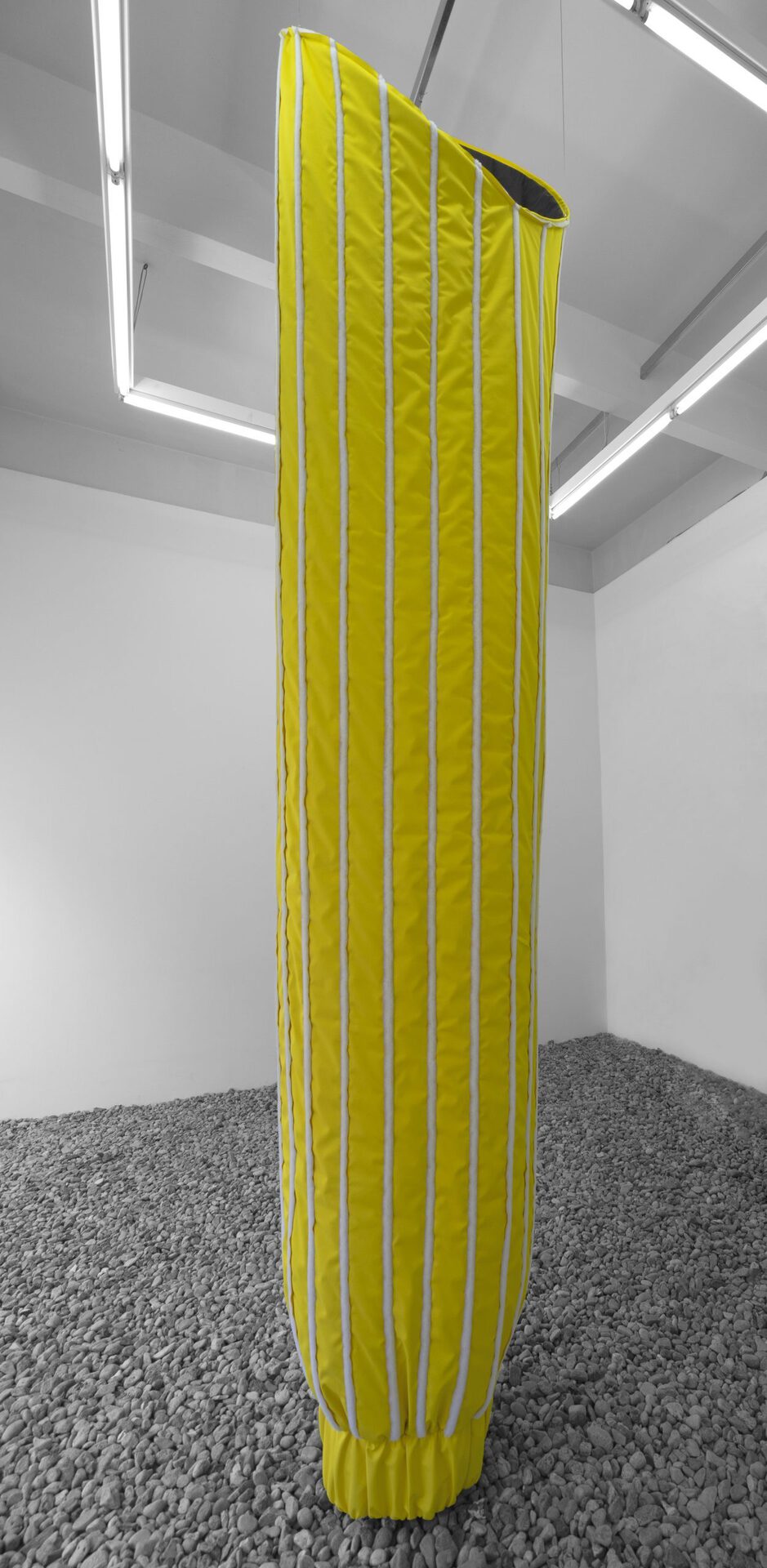 Christin Kaiser, Dorischer Ärmel, 2021, Fabric &amp; fleece, 400 x 80 x 80 cm