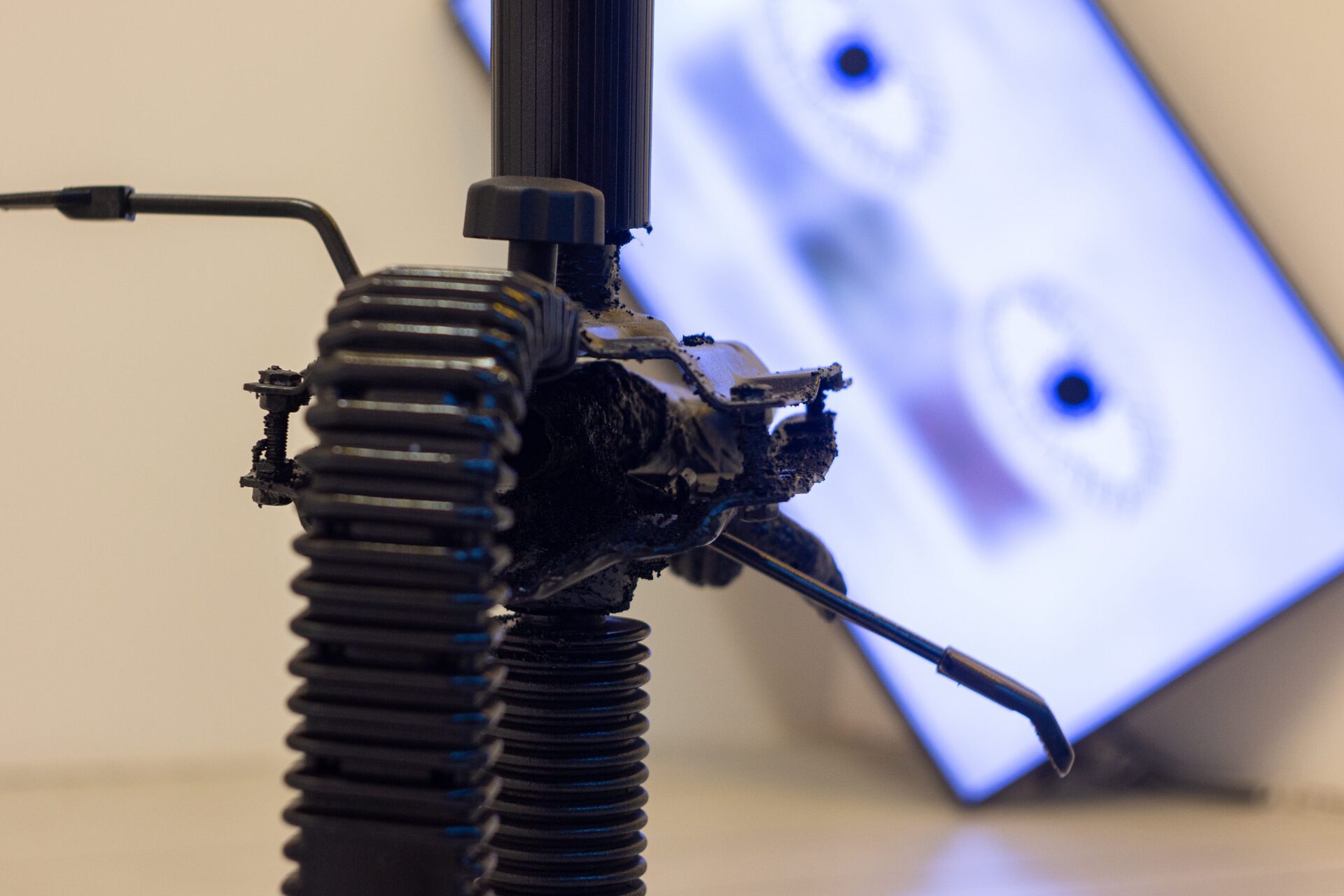 Rafał Żarski, Eye, hand, chair - exhibition view - Łęctwo gallery, 3