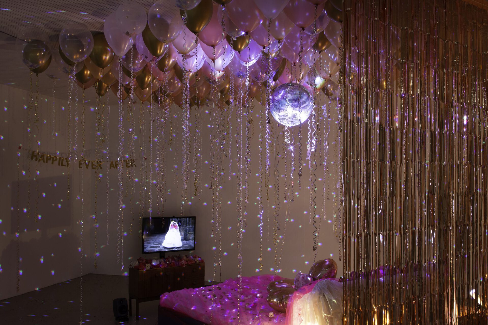 Katarzyna Perlak, Happily Ever After, 2019, video and installation, 19:44 min, mixed materials. Photo: Jens Franke.