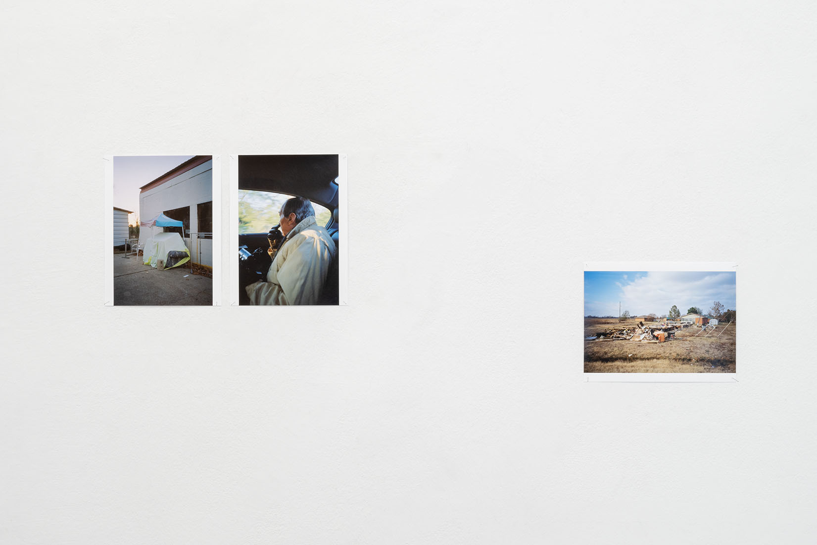 Exhibition view Juergen TELLER + Harmony KORINE | WILLIAM EGGLESTON 414, Christine König Galerie, Vienna 2021