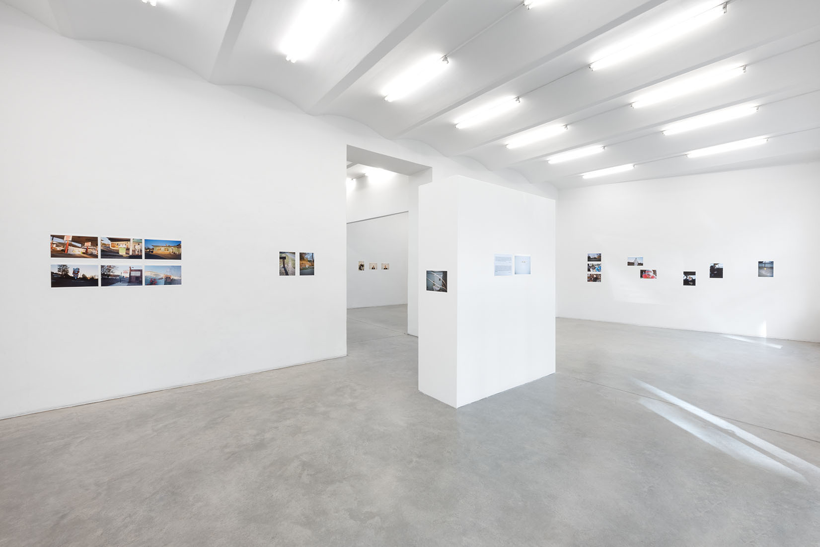 Exhibition view Juergen TELLER + Harmony KORINE | WILLIAM EGGLESTON 414, Christine König Galerie, Vienna 2021