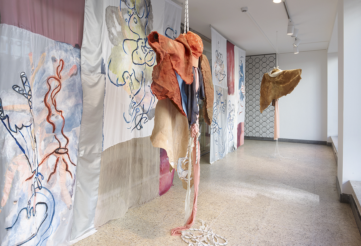 Ani Schulze, Installationview, Lovers & Hunters, Kunstverein Siegen.