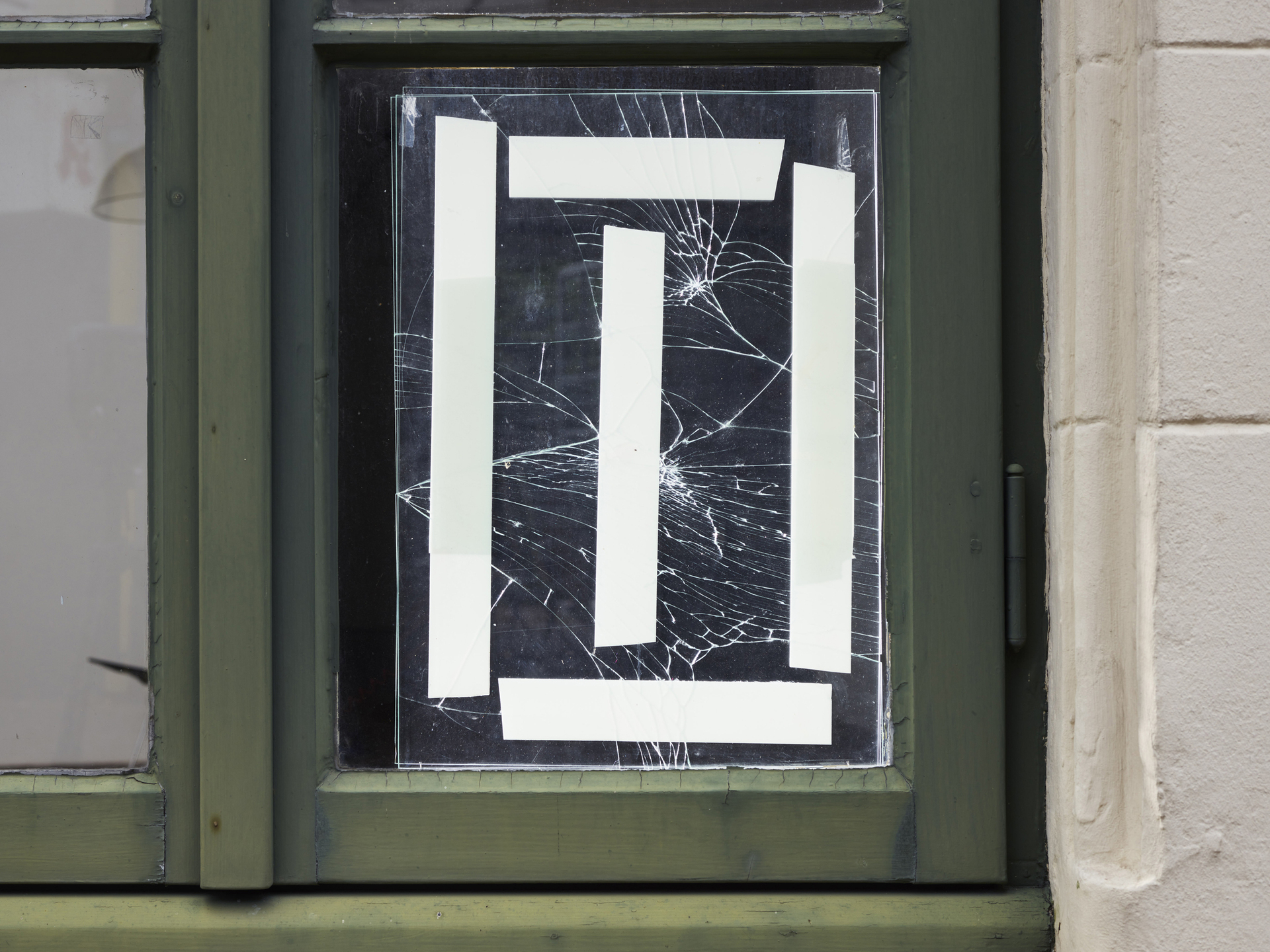 Lars Karl Becker, Fabricated Drama, 2021, glass, double sided tape. Photo: Roman Mensing, artdoc.de