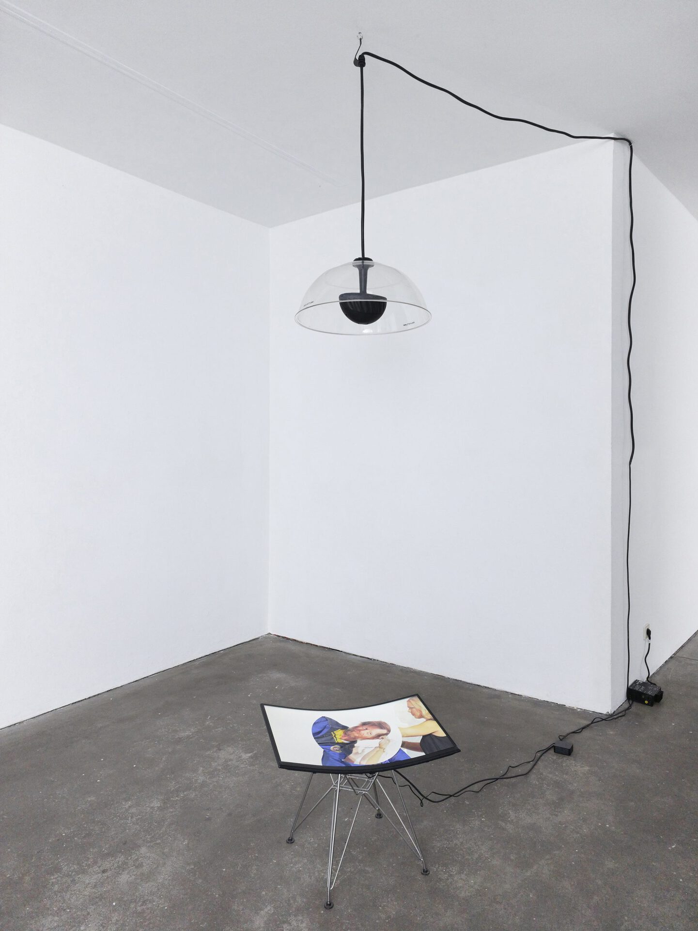 Lars Karl Becker, This is about you and me., 2020, Single-channel video, 34:26 minutes, Eames DSR 'Eiffel' Side Chair legs, sound shower. Photo: Roman Mensing, artdoc.de