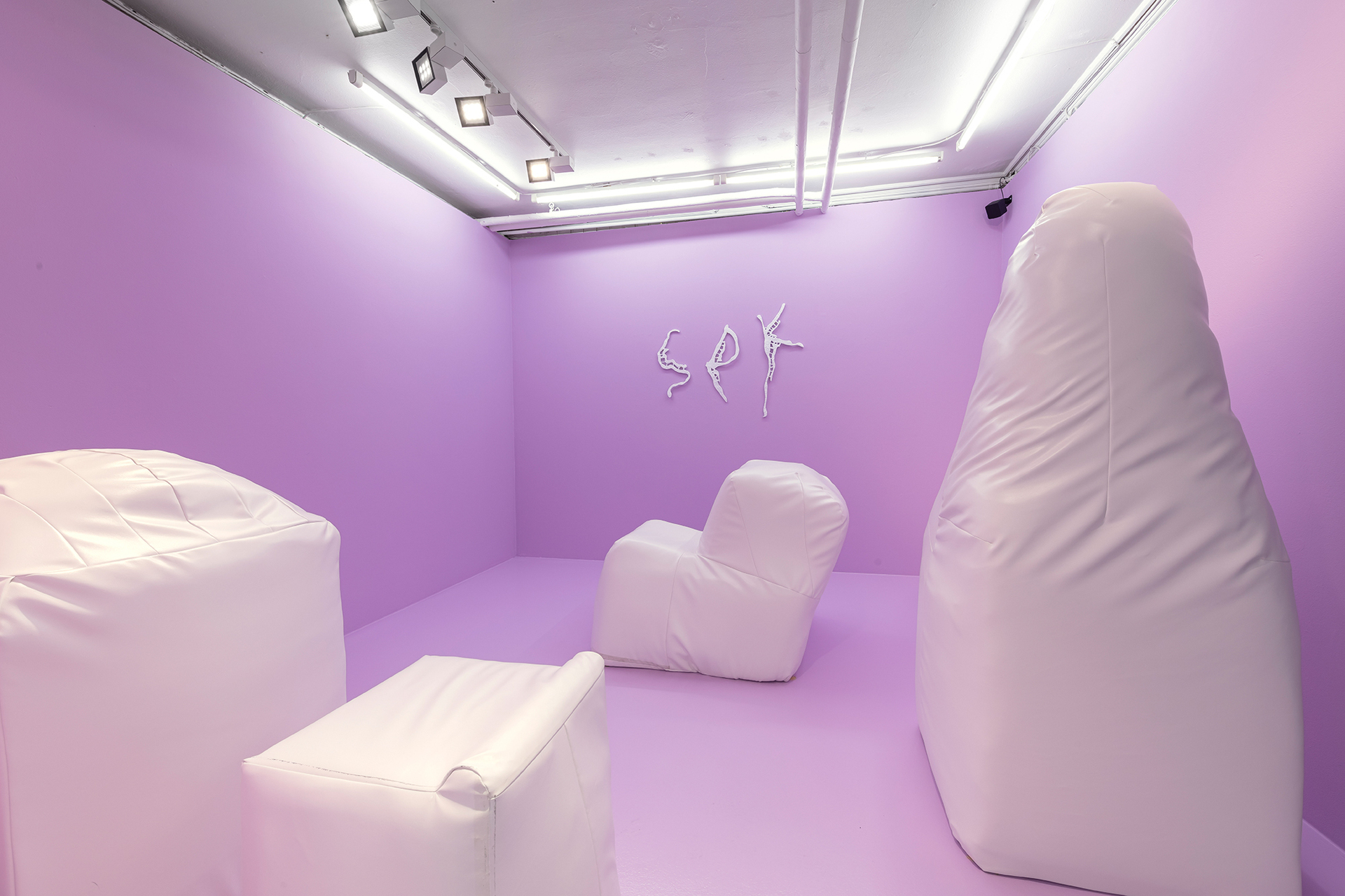 Maren Dagny Juell, Lick Pick Kick, 2021, VR installation.