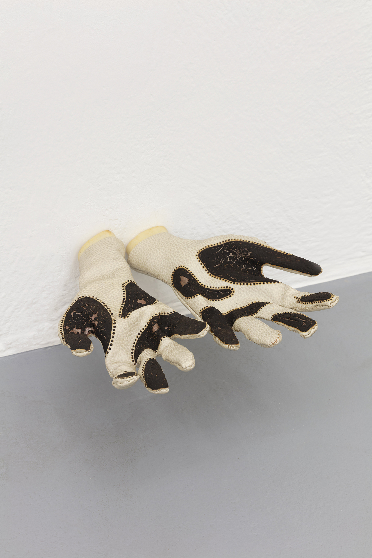 Monia Ben Hamouda, Night of Hinnā (Aamti Saadiya), 2021, Synthetic leather, henna, iron wire, variable dimensions