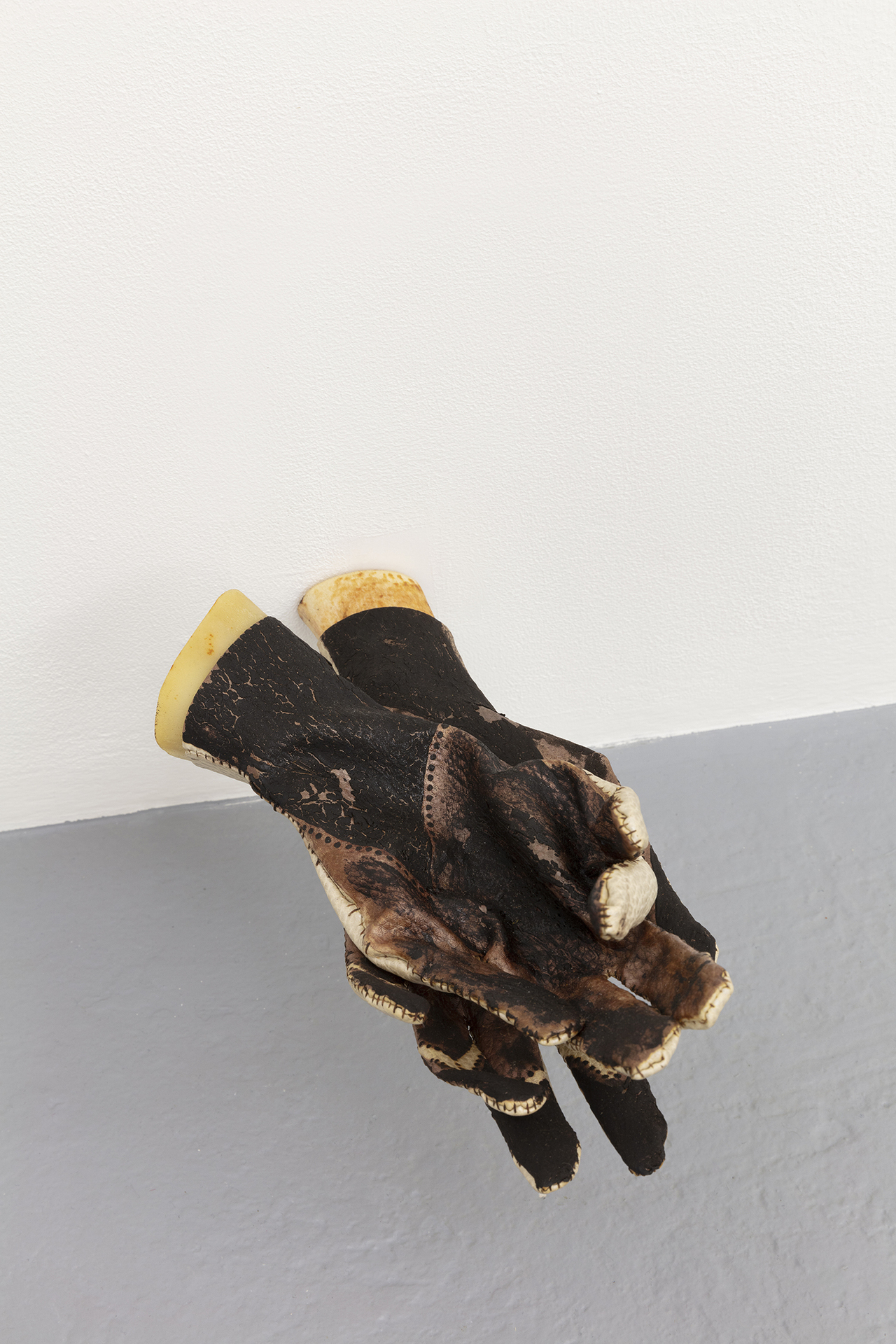 Monia Ben Hamouda, Night of Hinnā (Jedda Mabrouka), 2021, Synthetic leather, henna, iron wire, variable dimensions