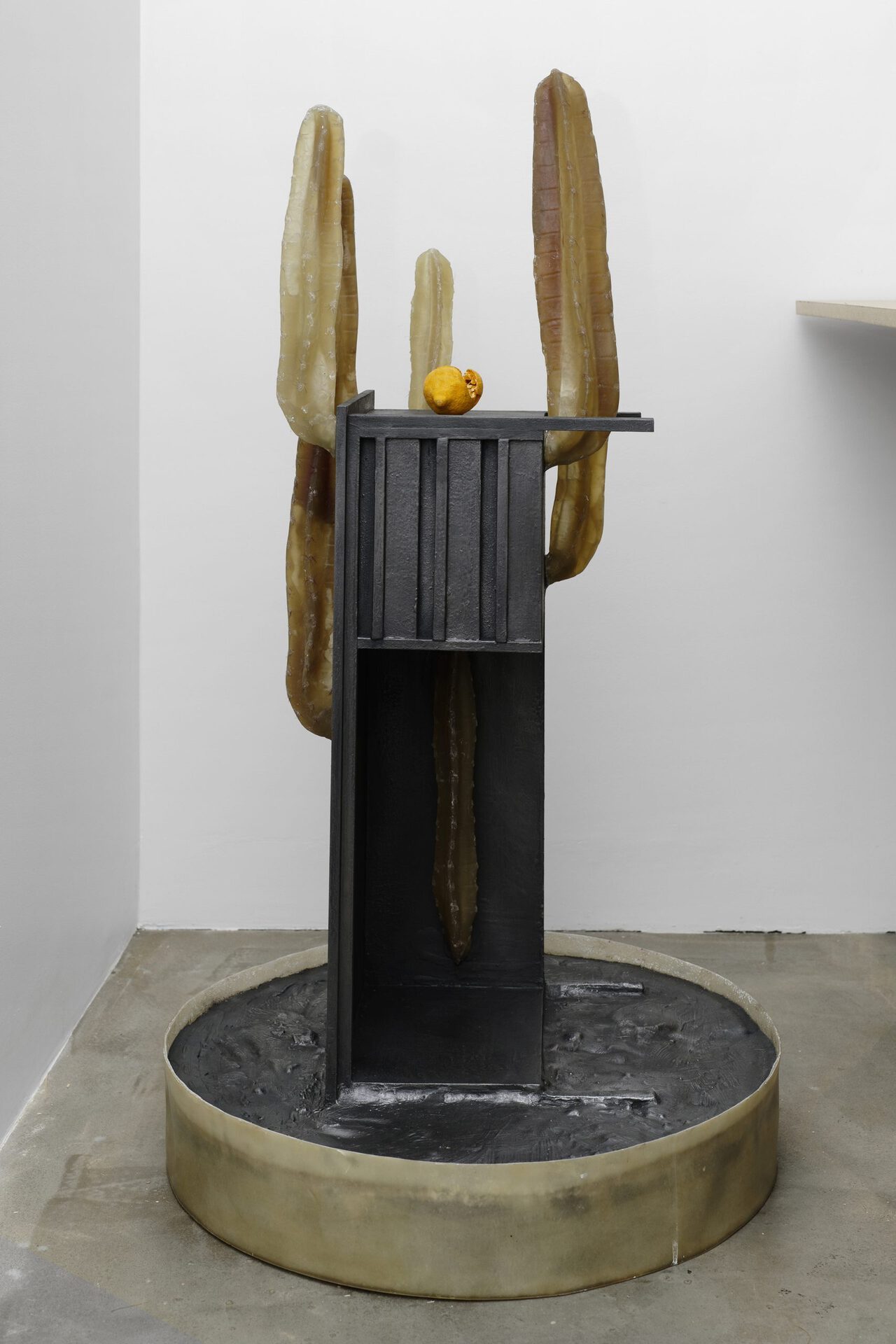 Hamish Pearch, Fruits, 2021, resin, fiberglass, Jesmonite, ply, oil paint, graphite, 60 x 60 x 115 cm, unique