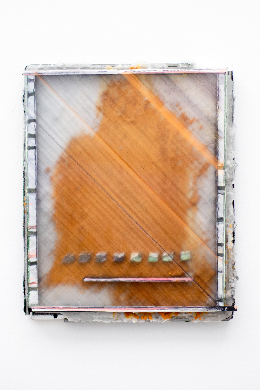 Maria Braune, Erik Esso, Tim Freiwald, Florian Kuhn, Schirin Kretschmann, Manuel Strauß, TCL 1, 2021, steel frame, molleton, screws, wax, pigment, hard foam panels with acrylic paint on nettle on stretcher frame under 3d printing, 31 x 25 x 4 cm