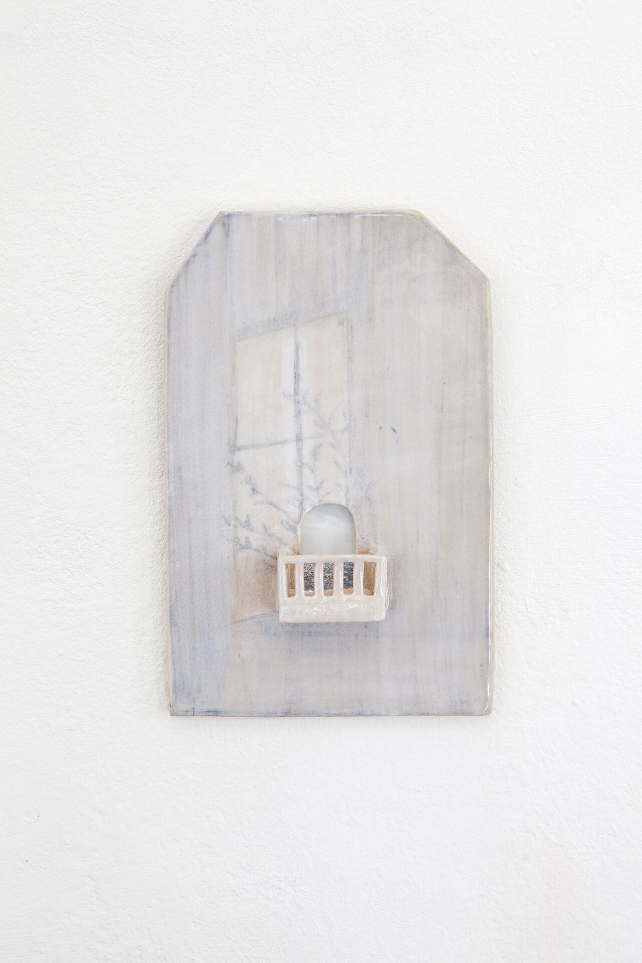 balcony tile #1, 2021, underglaze-paint on stoneware, sand, plastic-pearl-heart, seashell and Collage, 21,2 x 13,5 cm