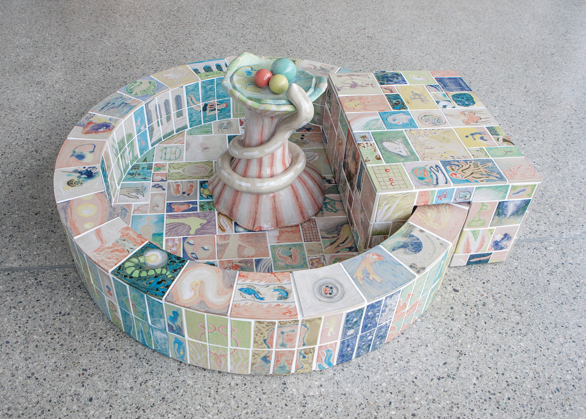 Venus Cloacina (fountain), 2021, underglaze-paint on stoneware, extruded polystyrol, ytong, grout und aromadiffusor, 122 x 150 cm