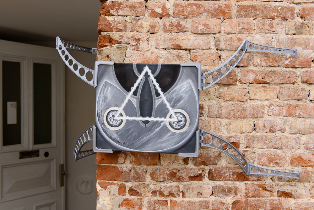 Jung Min Lee, Fountain of purification, 2021, oil and silver leaf on canvas with PLA printed frame, 55 ×117 cm