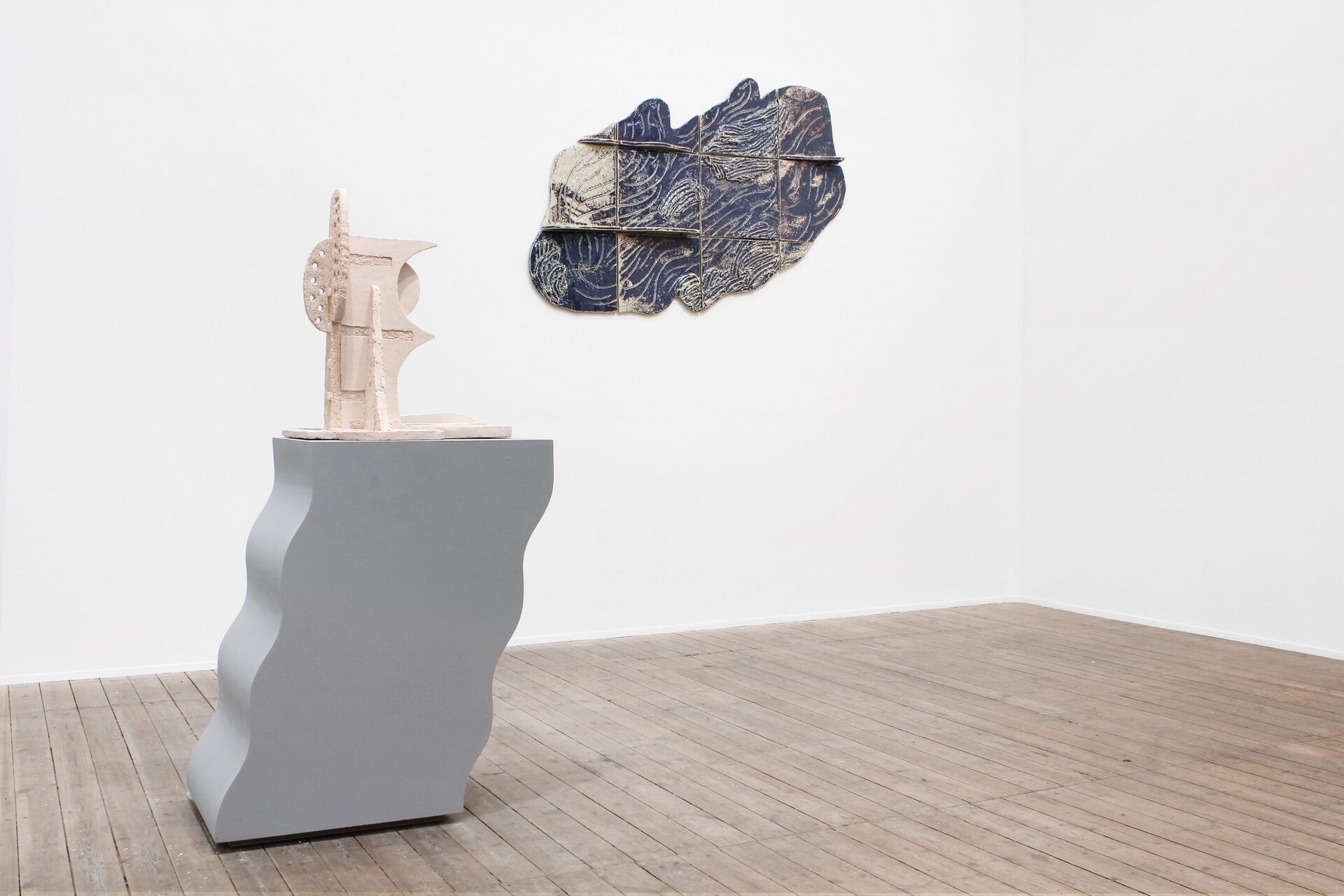 Suse Bauer, Wohnstatt der Steine, exhibition view, 2021