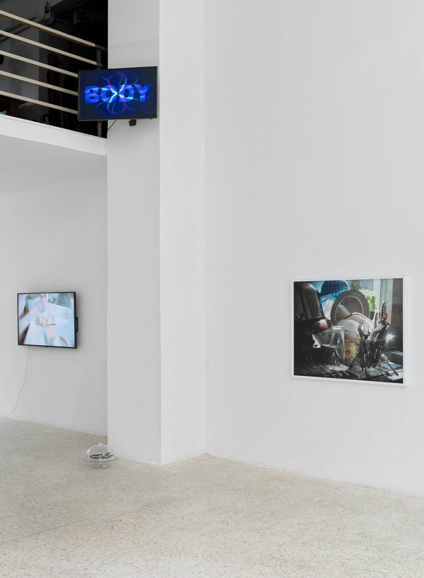 Sinaida Michalskaja, SOPHIE, 2021, Full-HD video, no sound, 2 min 14 sec, 32 inch screen, TV wall mount bracket, 46 cm x 73 cm x 7 cm