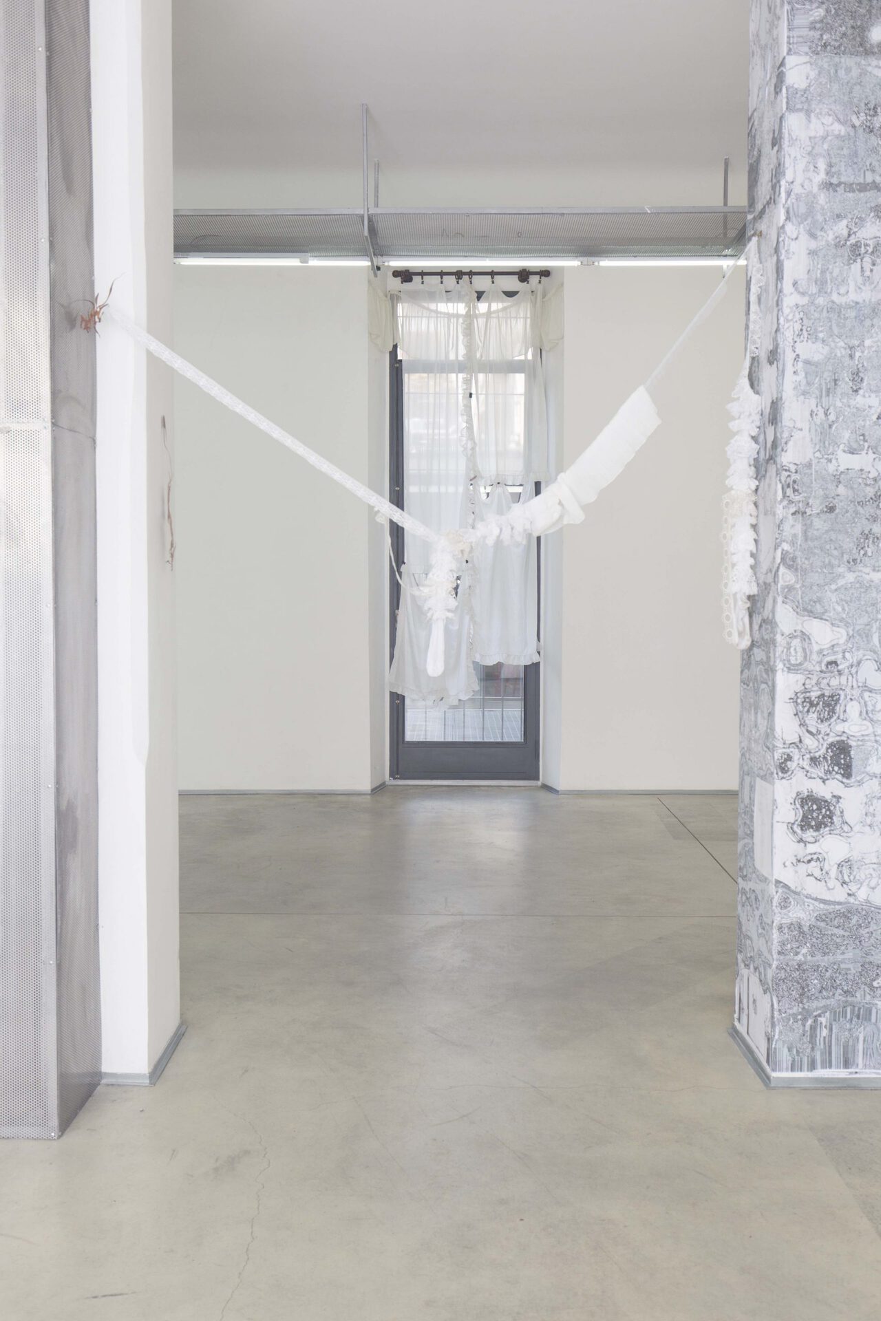 2. Pietro Agostoni, Notes on Humanity by Angel’s Hair, paper, wall glue, 400 × 48,5 × 49 cm, 2021. Photo by Gabriele Abbruzzese.