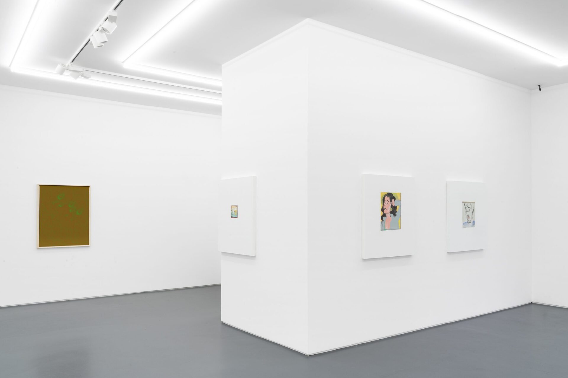 Installation view, Lisa Holzer; John Matthew Heard, dependent, Mountains, Berlin, 2021