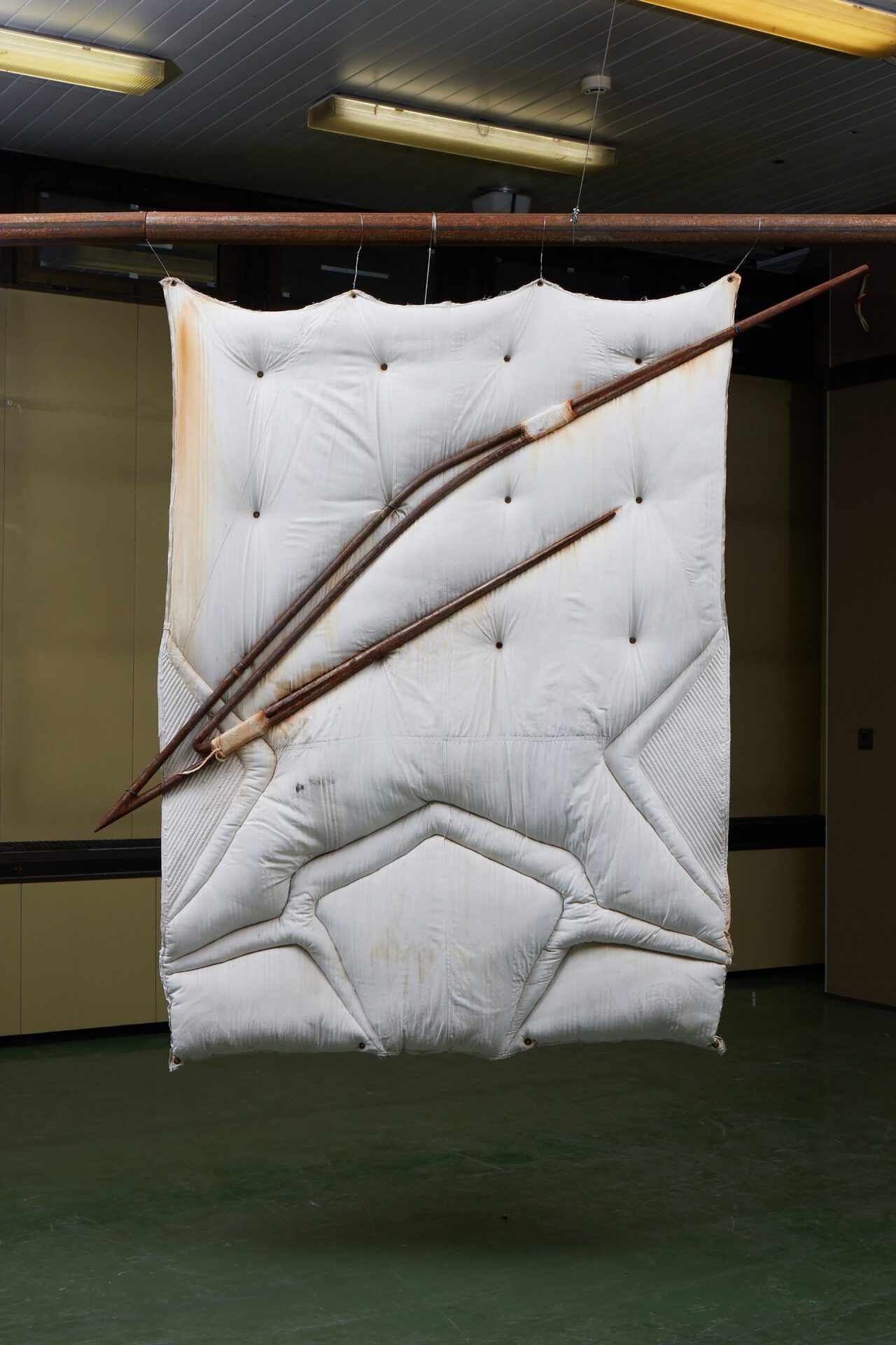 Adrian Kiss, Dunyha Rail, 2020, Metal structure, dry flower and plastic bag on  quilted linen, 200 × 150 cm