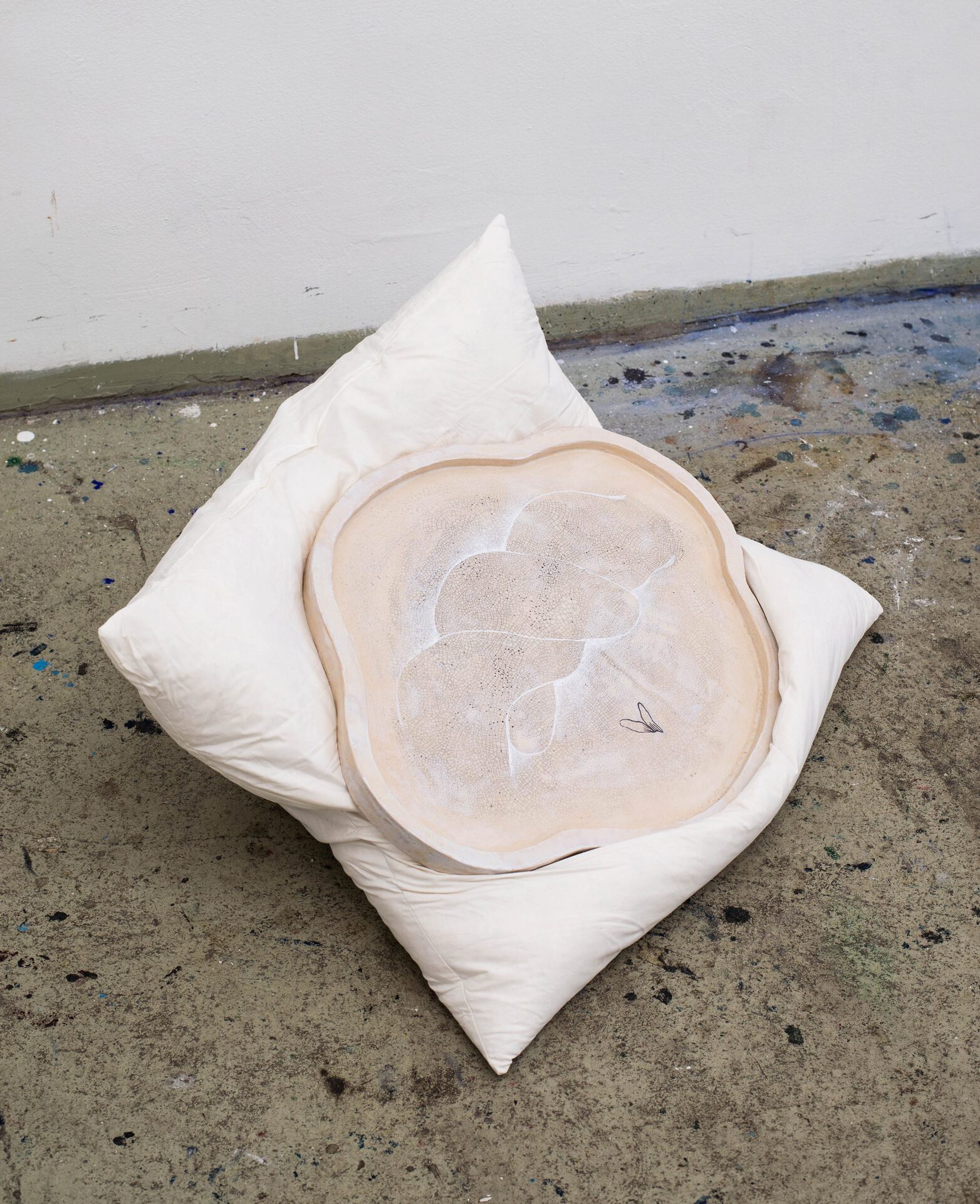 Pho 2, 2021, oil on ceramics, ~ 30 x 40 cm, installed on feather pillow