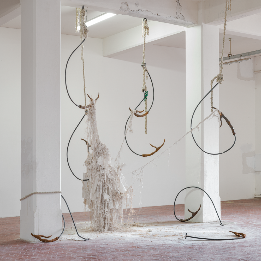 Dominique White, May you break free and outlive your enemy, 2021. Hydra Decapita, installation view at VEDA, Florence. Courtesy the artist and VEDA, Florence. Photo: Flavio Pescatori