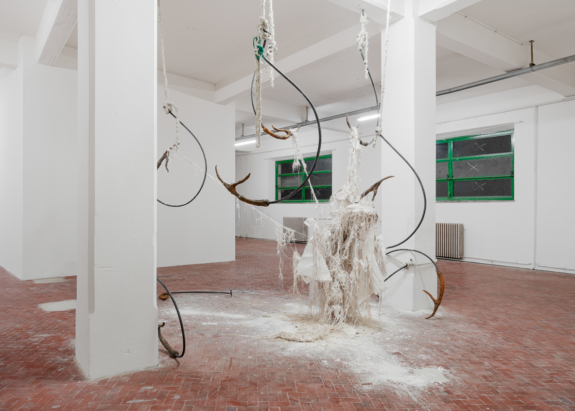 Dominique White, May you break free and outlive your enemy, 2021. Hydra Decapita, installation view at VEDA, Florence. Courtesy the artist and VEDA, Florence. Photo: Flavio Pescatori