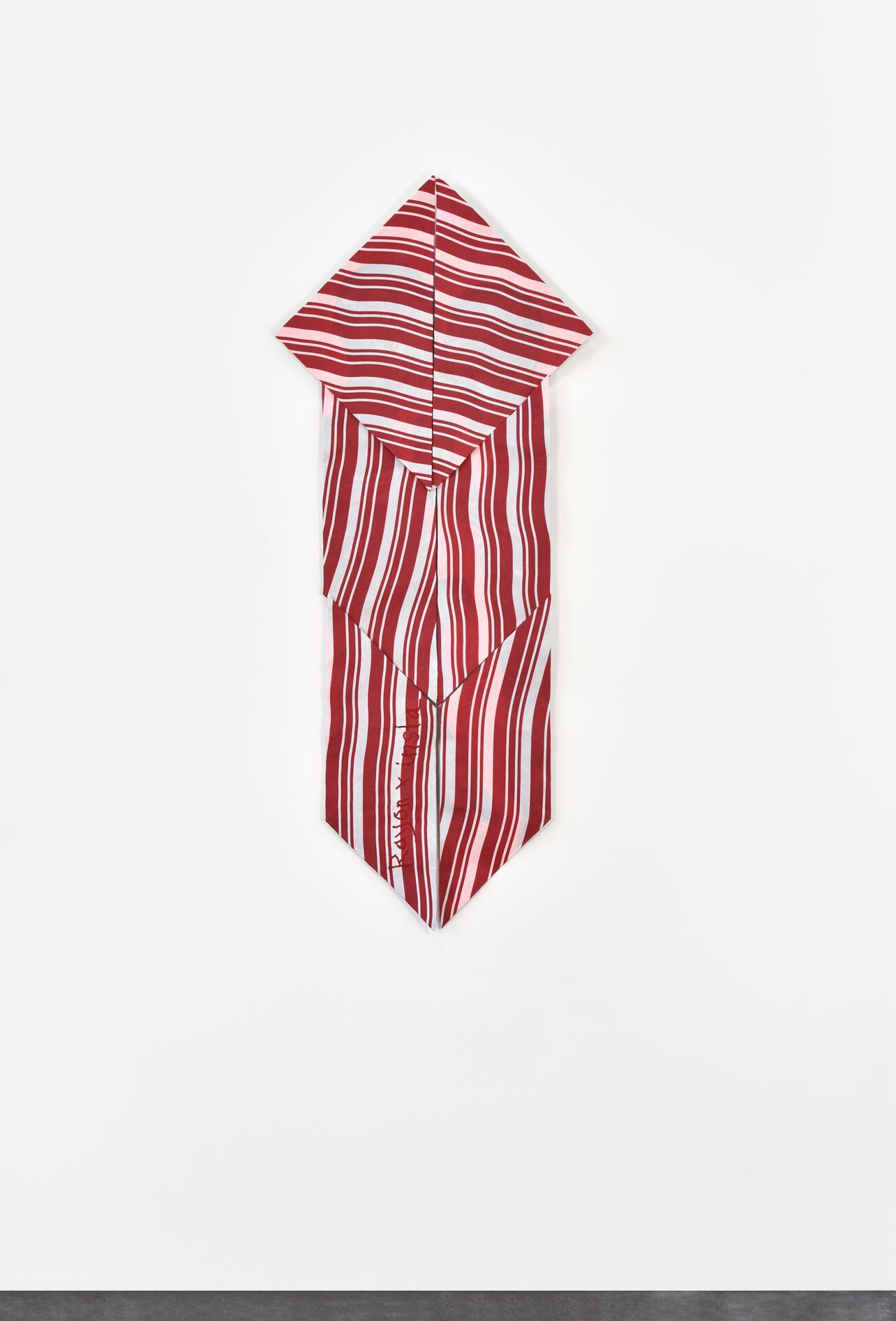Matthieu Hemmer, Fashioning : Rayon x insta, 2021, Louis Vuitton fabric and brightening optic paint on lead, 153 x 57 x 0,3 cm