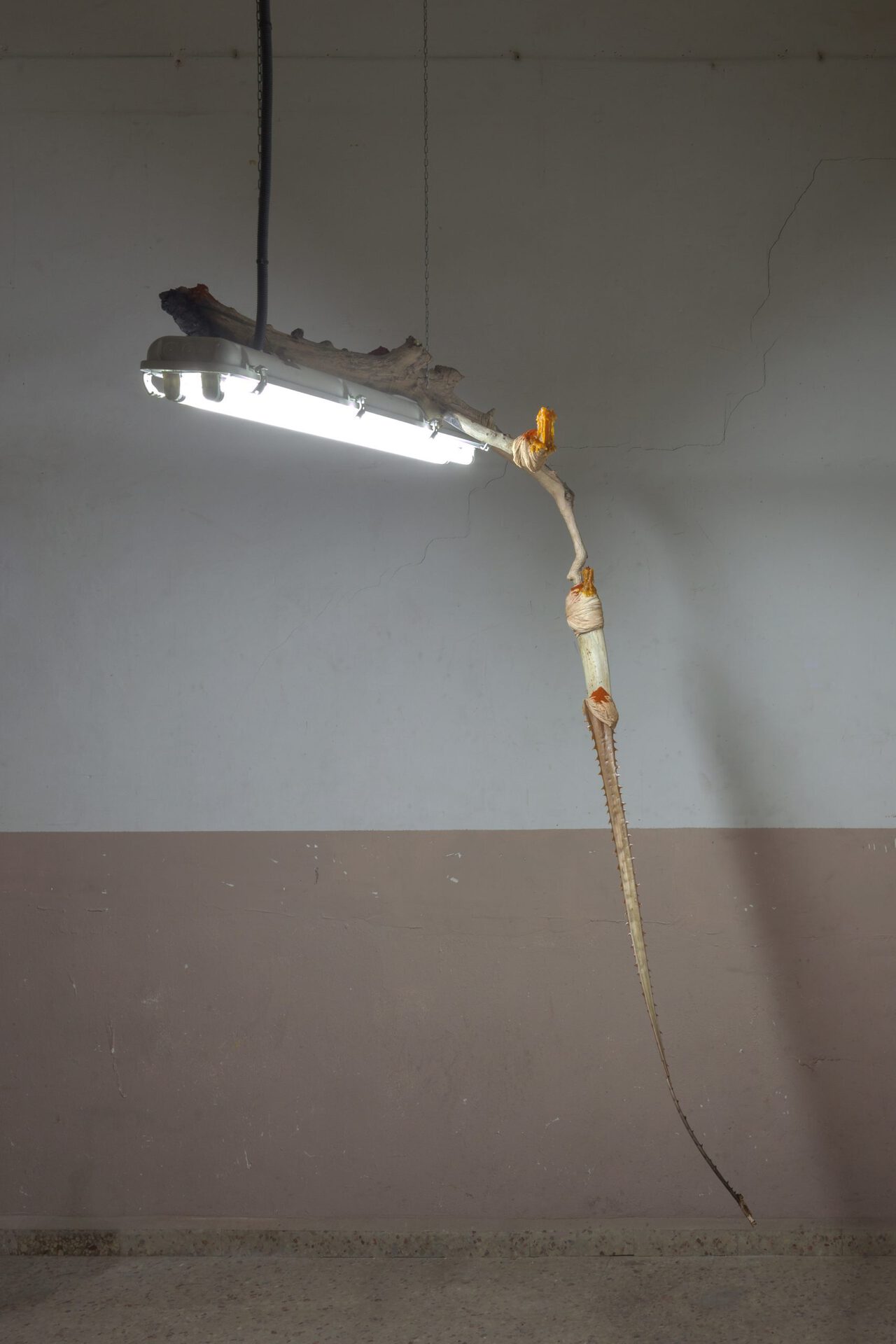 Monia Ben Hamouda, Chandelier (Taronger i Palmeres), 2021 Wood, wax, fabrics, chilli powder 161x120x110cm