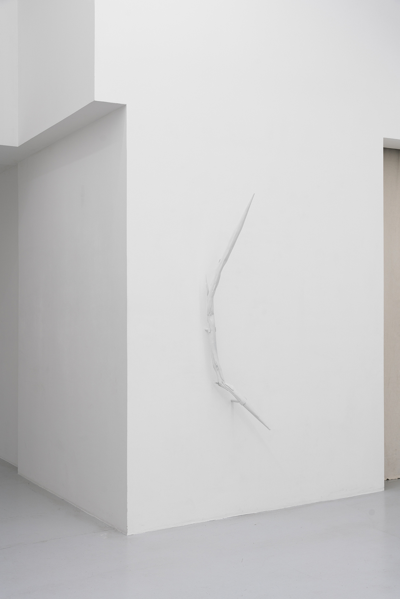 Nervous Picker, 2021, polylactide (PLA), lacquer, 146 x 64 x 36 cm
