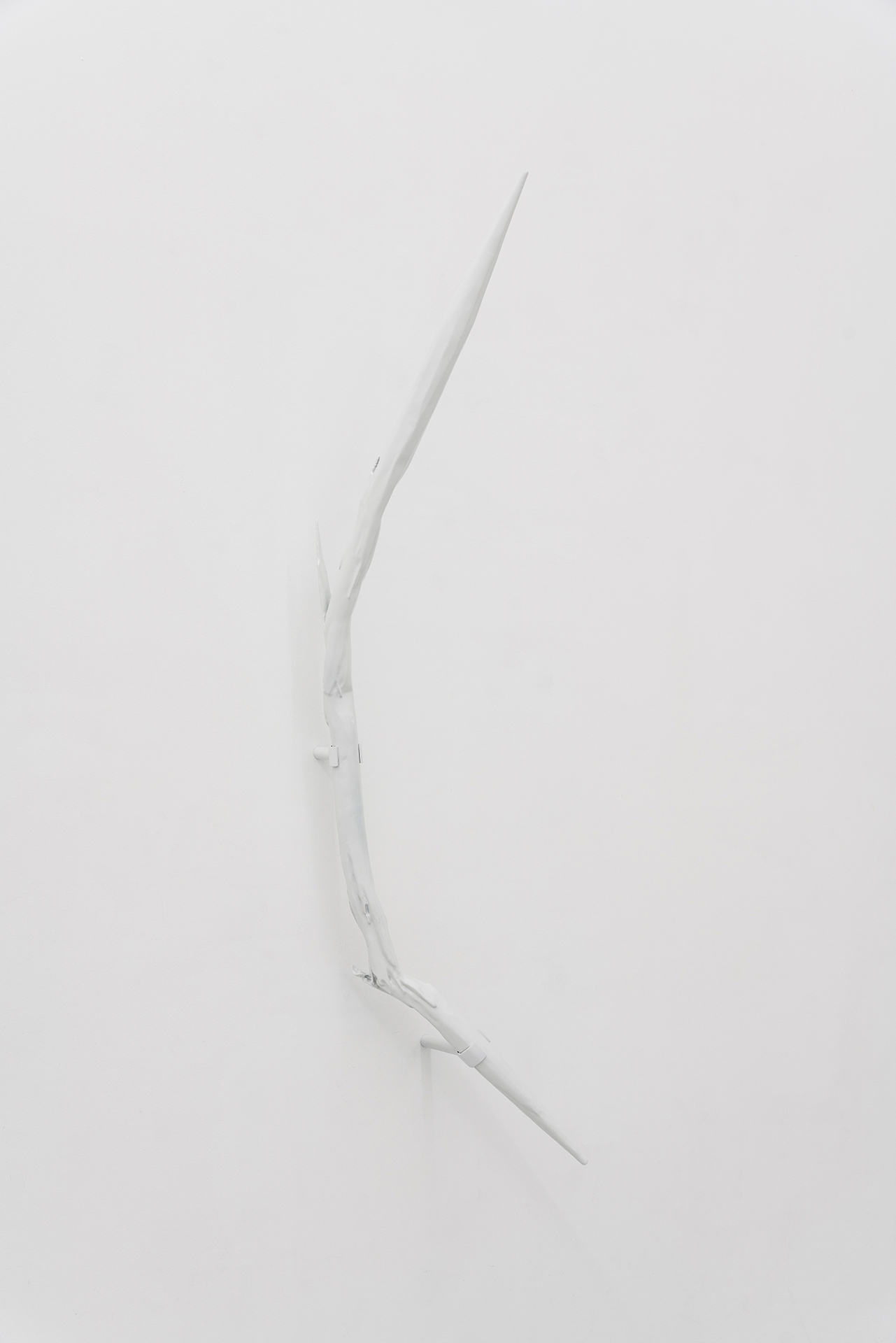 Nervous Picker, 2021, polylactide (PLA), lacquer, 146 x 64 x 36 cm