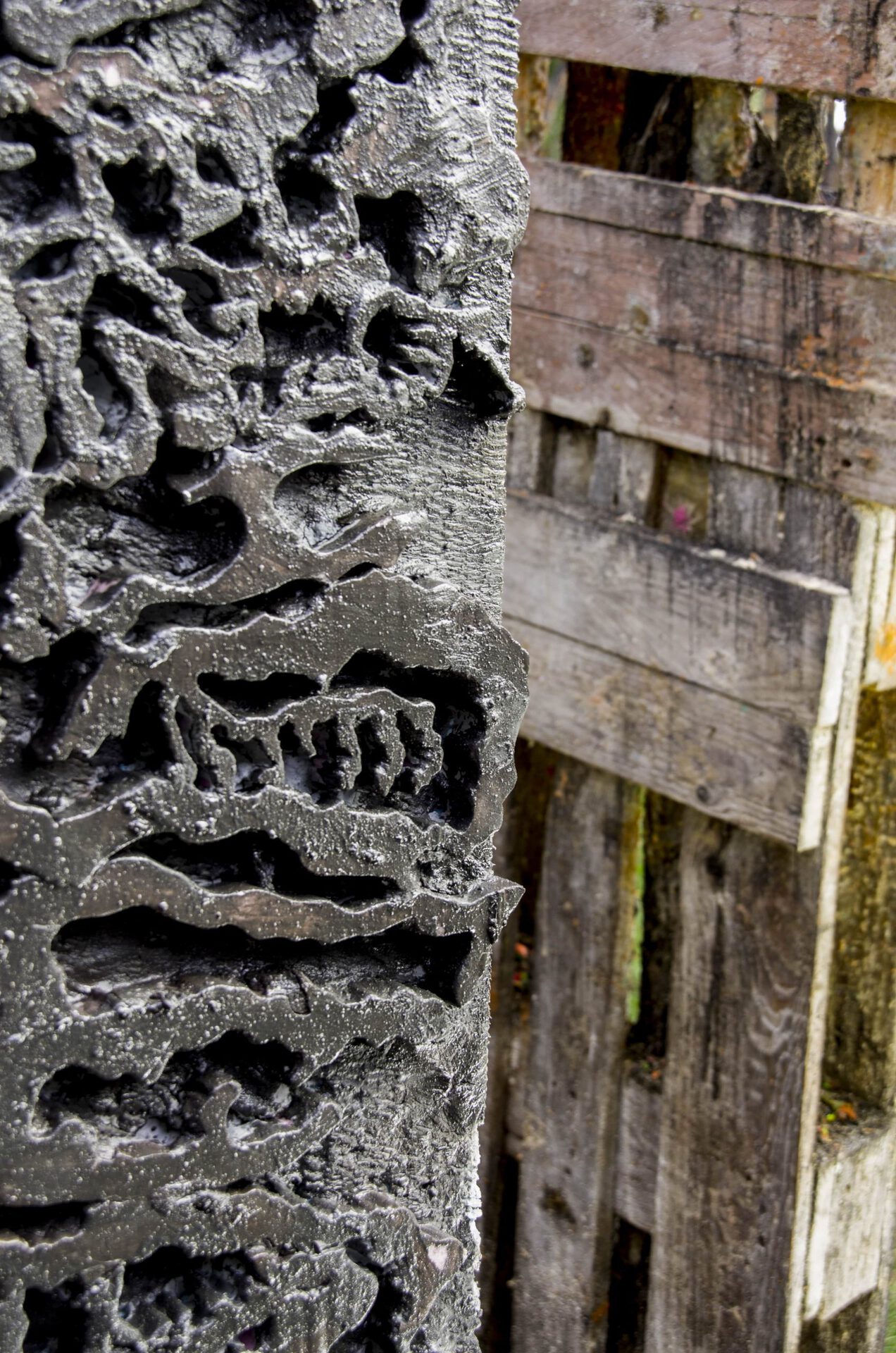 Malte Urban, ‚untitled‘, Clay, Resin, Polystyrol 180 x 120 cm, 2020 (Detail)