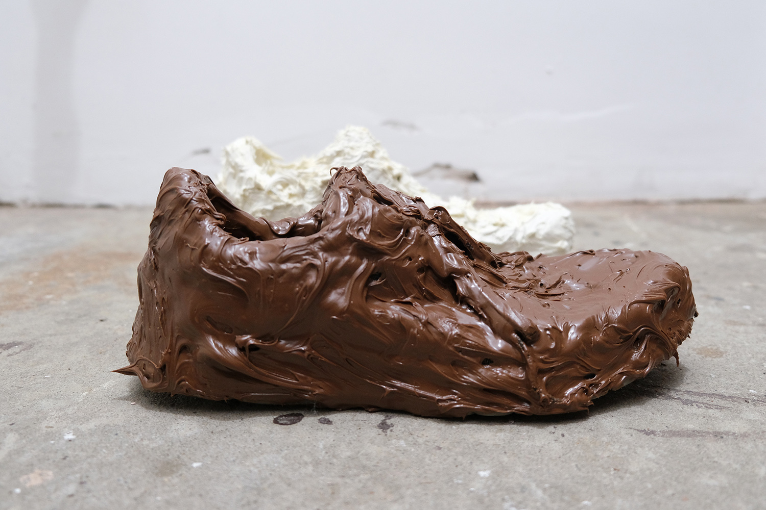 Thomas Rentmeister, 2021, Saucony Kivara, Shoes, Nutella, Penaten Cream, 33 x 34 x 14 cm, 3