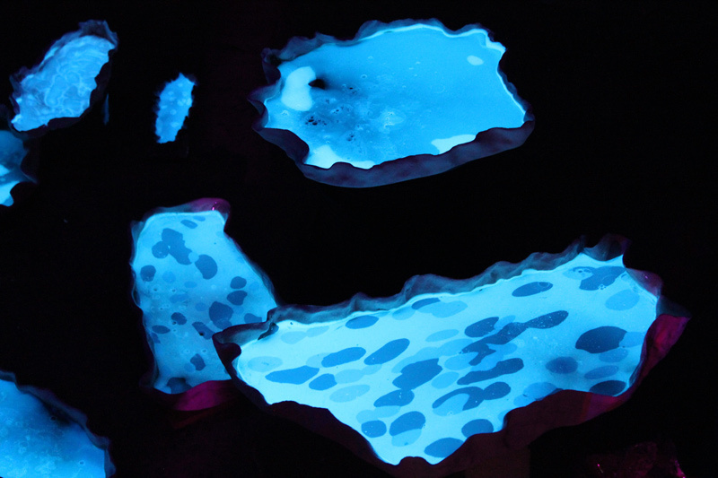 tiefkeller, -5, 2021, glazed ceramics, Artist Mukbang, Ultra Violet Quinine Jelly, 2021