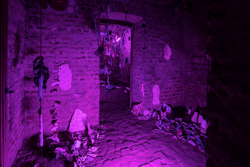 tiefkeller, -5, 2021, installation view