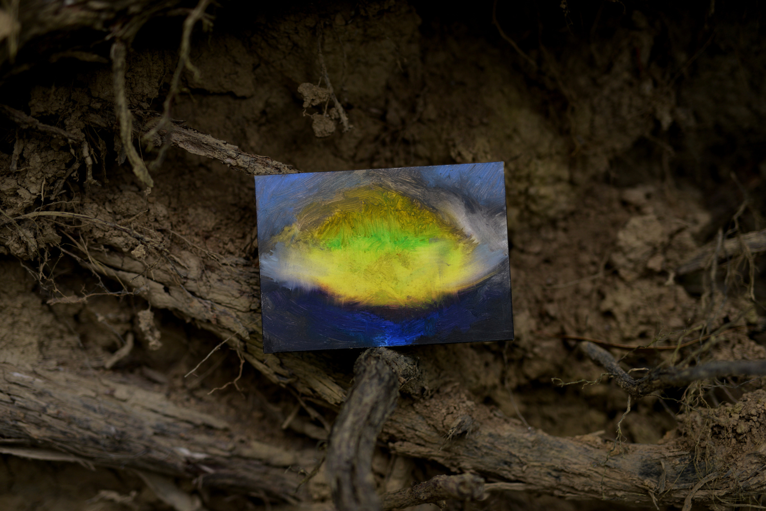Dreamscape ix (stamen), oil on board, 12.5 x 18cm, 2021