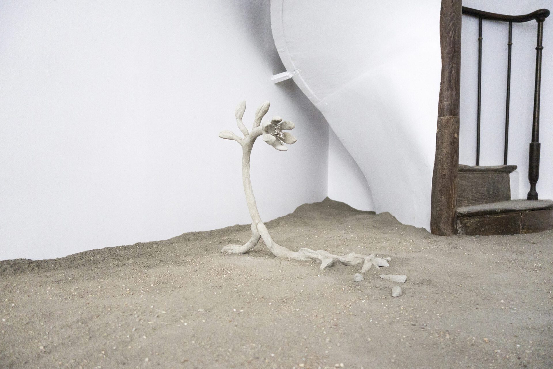 Sprouting Flower, 2021, concrete, steel, tin, 30 x 46 x 50, Xolo Cuintle (Romy Texier and Valentin Vie Binet)