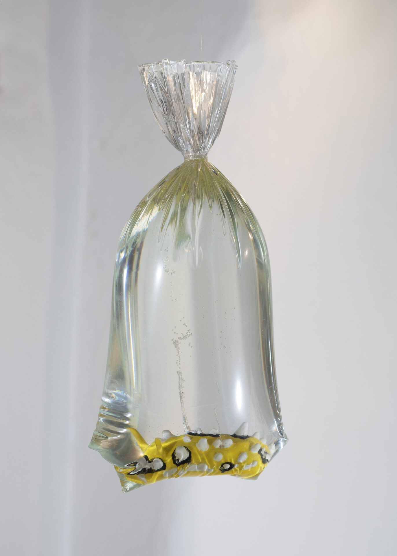 June Fischer, Plasticus, 2021, Porcelain, Epoxy resin, 15 x 27 cm