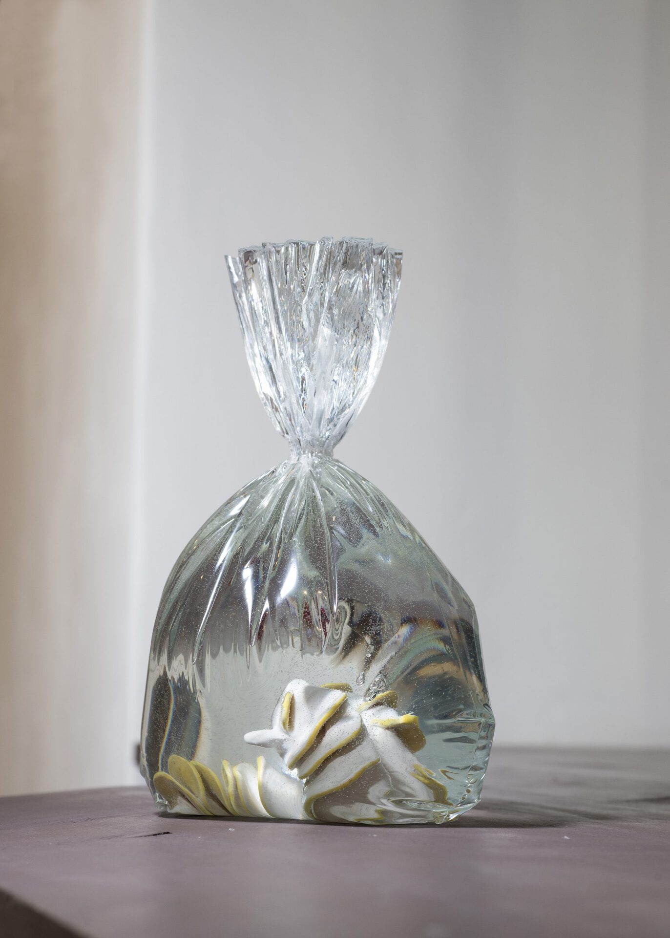 June Fischer, Plasticus, 2021, Porcelain, Epoxy resin, 20 x 25 cm