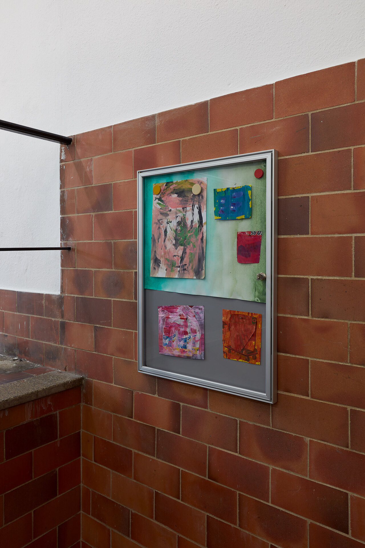 Bastien Aubry, Happy Case, Painted paper, showcase, 2021