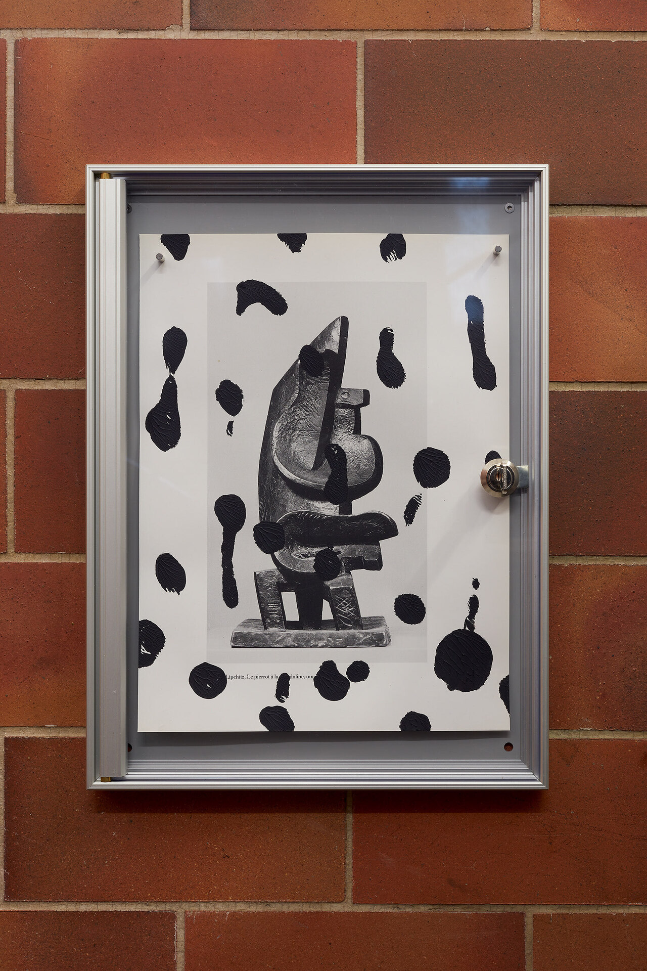 Bastien Aubry, Happy Case, Painted paper, showcase, 2021