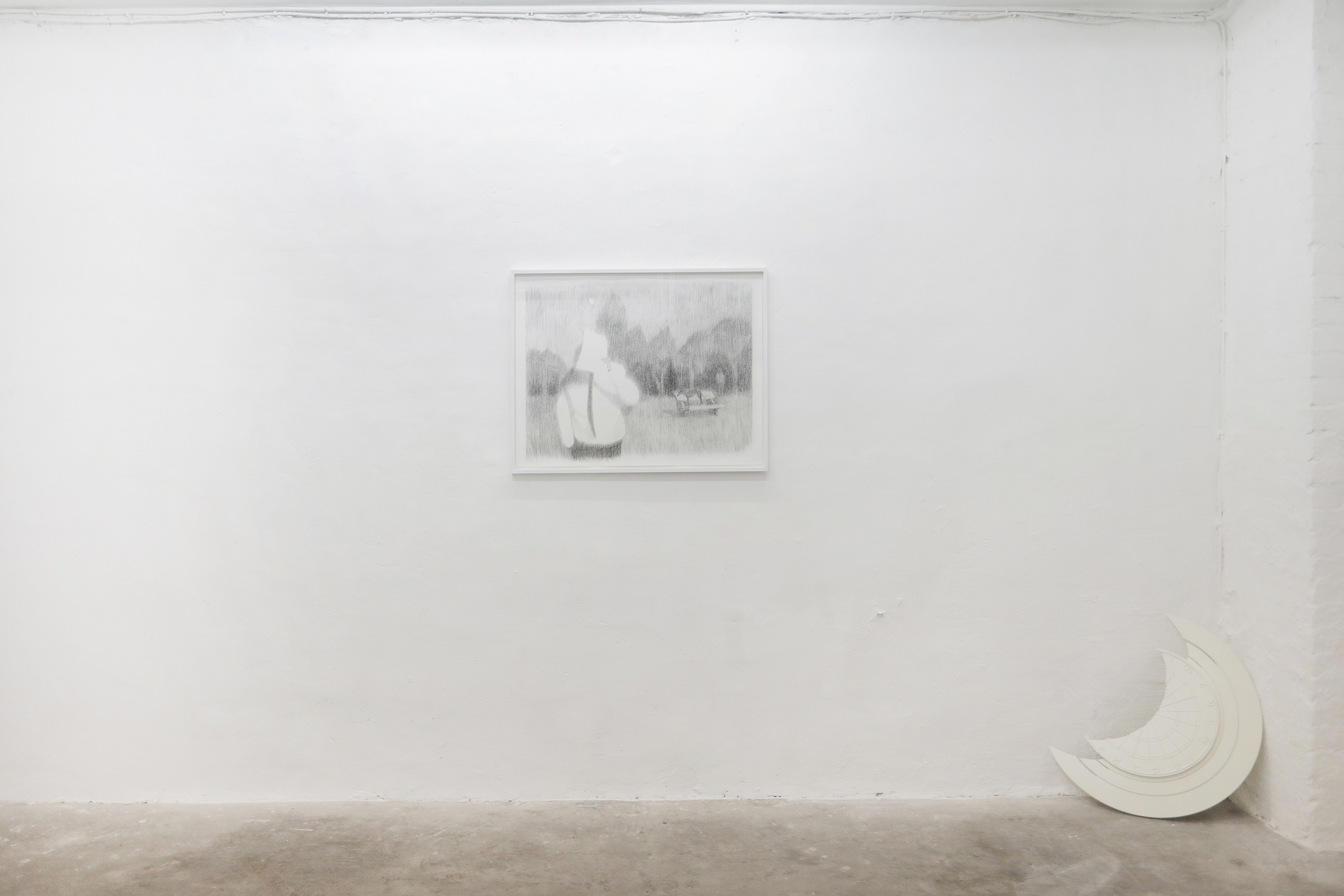 Noi Fuhrer, Sunburnt or Moonstruck?, 2020, charcoal on Paper, 88x66cm (left) Marie Pietsch, just next to it is also over, 2020/21, aluminium, steel, polyurethan, size variable (right)